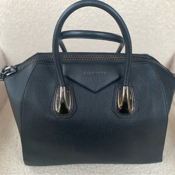 Givenchy Medium Antigona in black calfskin with gunmetal hardware - Picture 3 of 4